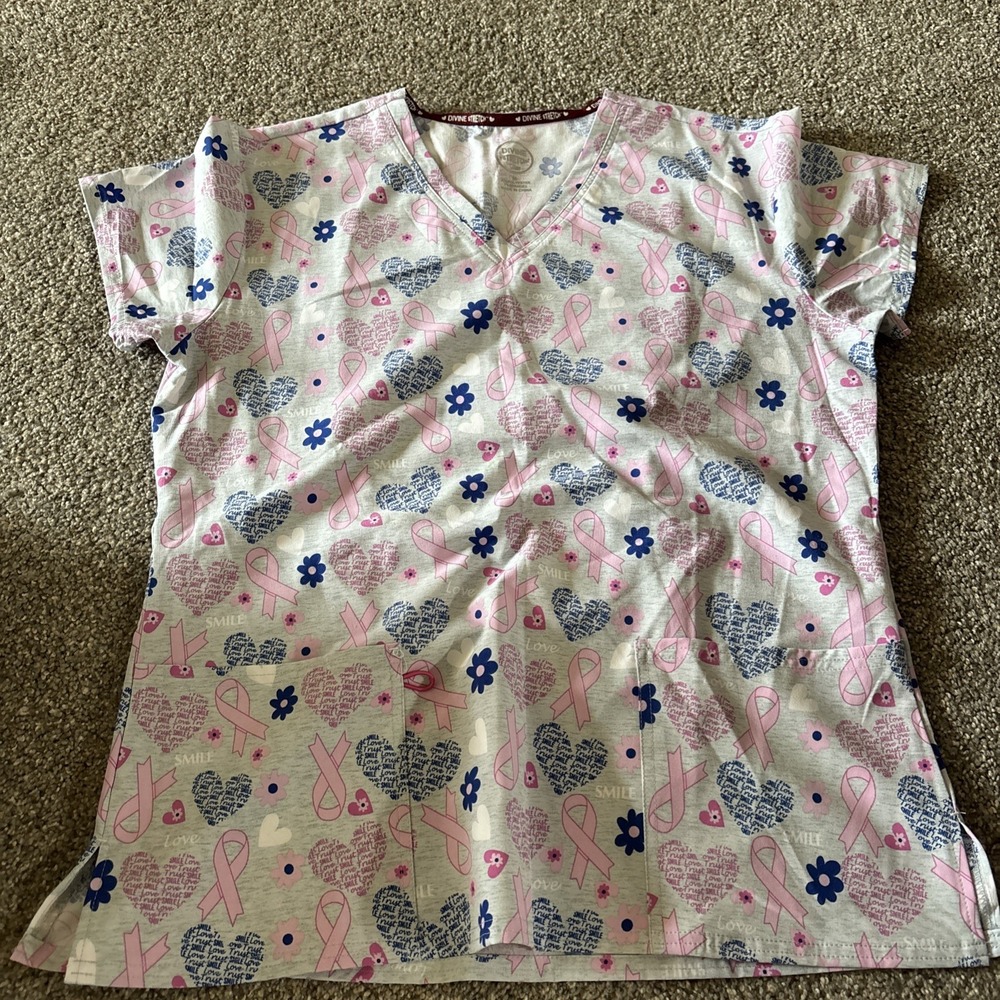 Divine Stretch Scrub Top Womens Sz Medium, V-Neck, Stretch, Lightweight, Pockets